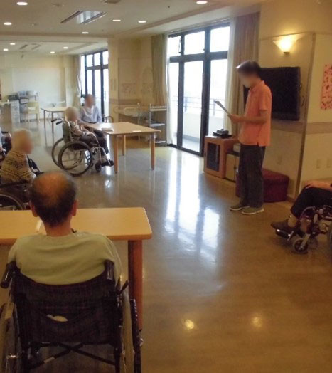 敬老会は各階にて実施しました。