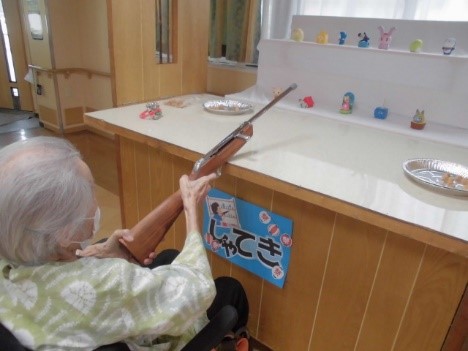的を狙って、撃ち落とします!!