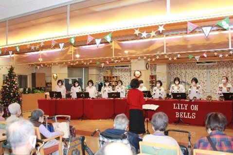 クリスマスのひと時に素敵な音色が響きます。