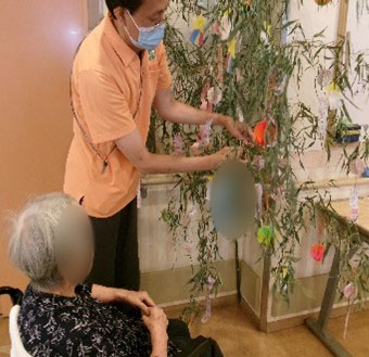 短冊に願いをこめます