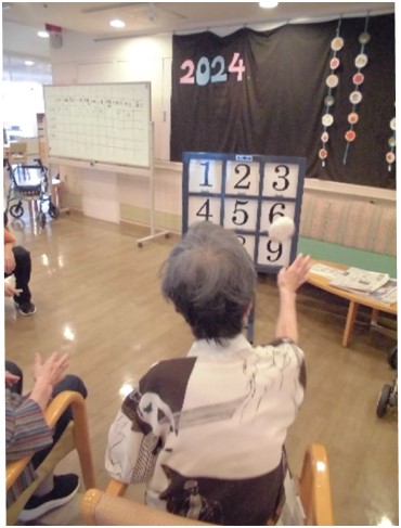 的に狙いを定めて投げます