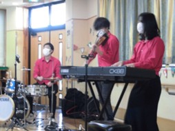 生演奏に皆様楽しい時間を過ごしました